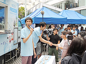 ネスレ日本、「ネスカフェ・フローズン」広島でサンプリング 新しい