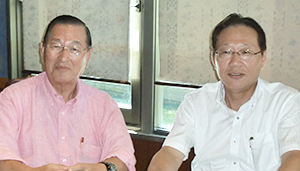 小澤二郎社長（左）と佐野雅明専務