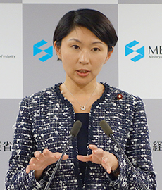 小渕優子経産大臣