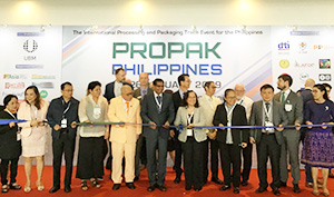 フィリピンで初開催となった包装産業展プロパックフィリピンの開会式・テープカットの模様