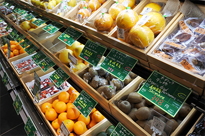 オーガニックでもっとも難しいとされる果物も充実。日本で1軒しか取り組んでいない岡山産の桃も登場予定