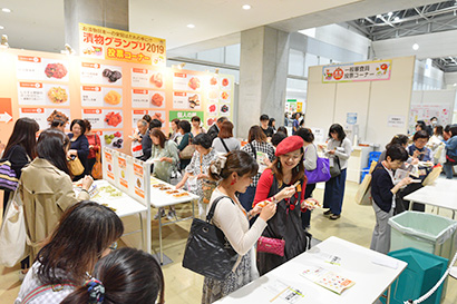 法人の部は25、26日の2日間で、一般来場者800人が投票した