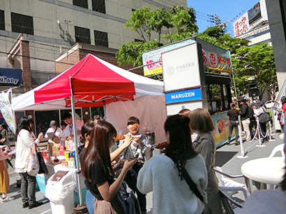 韓国農水産食品流通公社、チャリウッドに出展 試食盛り上がる