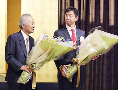 遠藤勉会長（左）と遠藤学社長