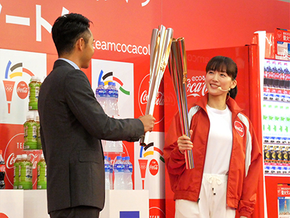 日本コカ コーラ 東京オリンピック応援キャンペーン 誰でも聖火ランナーに 日本食糧新聞電子版