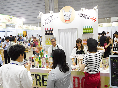 今秋発売のフランス産ワインの試飲ブース
