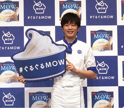 森永乳業 Mow の食べ方新提案 田中圭がイベントで指導 日本食糧