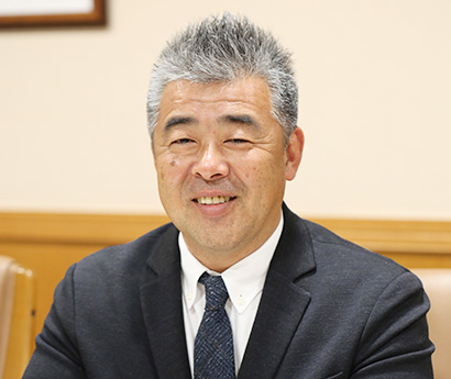 塚越英弘　代表取締役社長