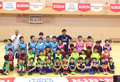 北海道キリンビバレッジ ツルハホールディングスと共同でサッカー教室開催 日本食糧新聞電子版