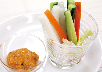 「鮭明太」にマヨネーズを混ぜて、野菜のディップに！