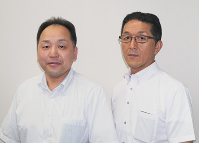 永東淳常務（左）と高田秀樹リーダー