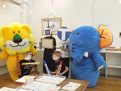 ギンビスら3社 イラスト展示会 たべっ子アニアってる展 開催 日本食糧新聞電子版