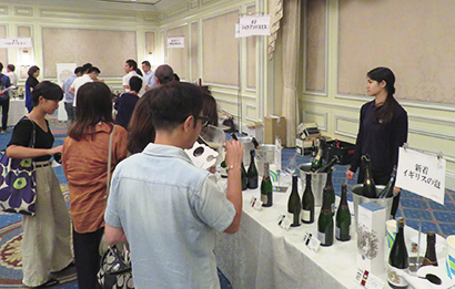輸入・国産ワインをはじめ日本酒など幅広いラインアップを揃えた試飲商談会