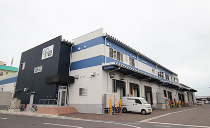 ふくいレインボーファームが運営する食品加工センターはJA福井県経済連の食品加工施設内にある