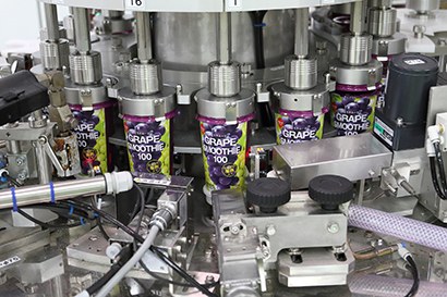 千葉工場の具材入りカップ飲料製造ライン