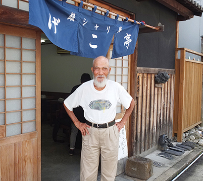 伝説のコメ炊き仙人・村嶋孟氏は90歳になった今もたまに店をのぞく