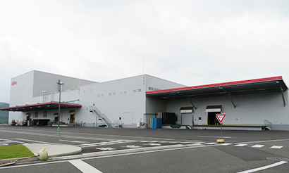 1999年に操業を開始した京都工場敷地内に立つフルグラ生産棟