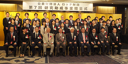 ロッテ財団 研究助成事業贈呈式 ロッテ重光学術賞 に名大 山口特任助教 日本食糧新聞電子版
