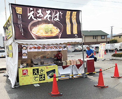 まねき食品 ドライブスルーに えきそば 登場 本社駐車場に開設 日本食糧新聞電子版