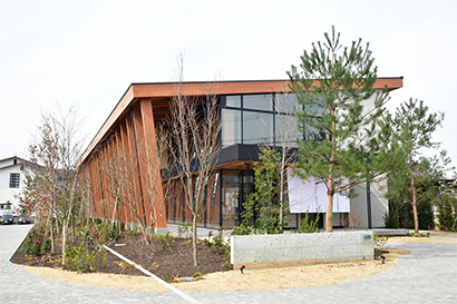 今年の同地区での大きなトピックの一つはマル勝高田商店の新社屋兼店舗竣工