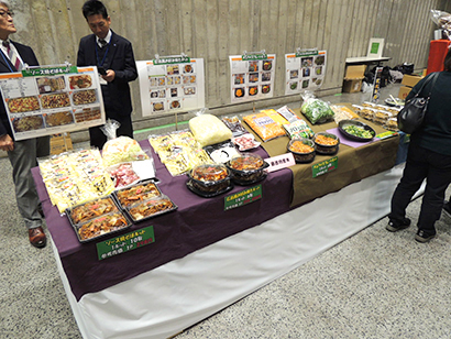 「需要増が予想されるオリジナルの惣菜キット」＝藤徳物産展示会