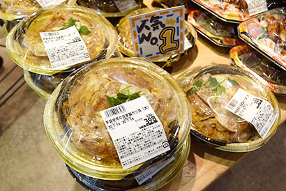 フードマーケットマム高松店の人気1位「手鍋使用の自家製カツ丼」