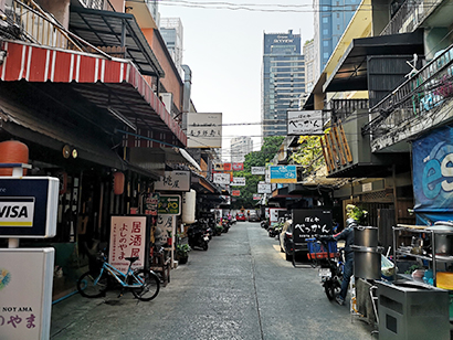 タイにある日本食レストランは約3000店。3月、新型コロナで営業が禁止されたが現在は回復している＝バンコクで、小堀が3月22日写す