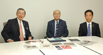 写真左から安藤宏基WFP協会会長、今野正義日本食糧新聞社会長CEO、高野光二郎WFP国会議員連盟会長