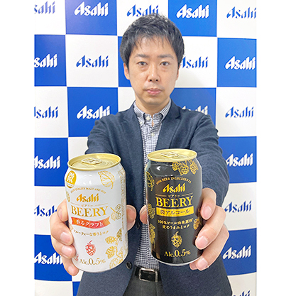 「ビアリー」2品をPRするアサヒビールの萩野智也ブランドマネージャー