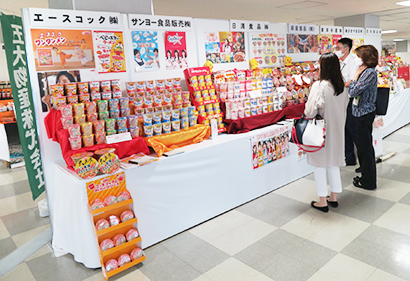 五大物産は来店する得意先の人数制限を行うなど、三密を避けた新しい形の商談会として6月に大阪市内で「定期商談会」をリアルで開催した