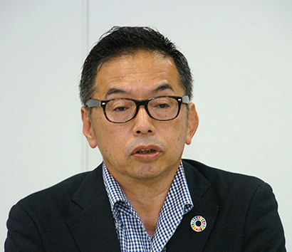 鶴岡佳則氏