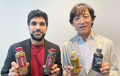 （左）＝チョータイ・アンキット日本コカ・コーラコスタディビジョンシニアブランドマネジャー　（右）＝成岡誠日本コカ・コーラマーケティング本部コーヒー事業部ディレクター