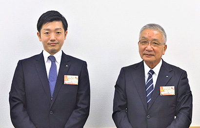 萩原啓太郎専務（左）と栗栖信也社長