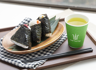日本初の茶葉入り紙カップLTC。湯を注ぐだけで温かくておいしいお茶が手軽に飲める
