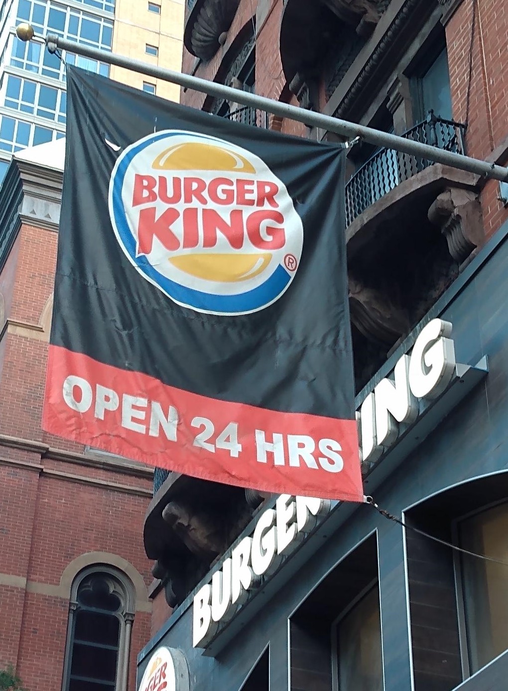 「キング」はセリフなし…字幕でバーガーの魅力を伝える【世界の食品CM】