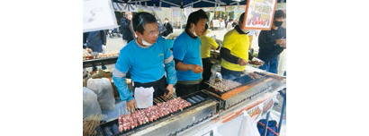 味坊集団は「羊フェスタ」の2日間でラム肉串焼き5,800本を販売
