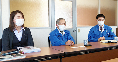 新規事業戦略室（左から及川由美子室長、阿部光生常務、伊藤成寿部長）