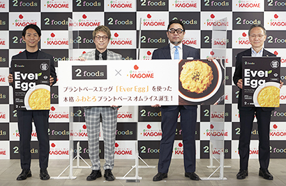 （写真左から）東義和TWOCEO、田村淳、岩本忠日本洋食協会会長、山口聡カゴメ社長
