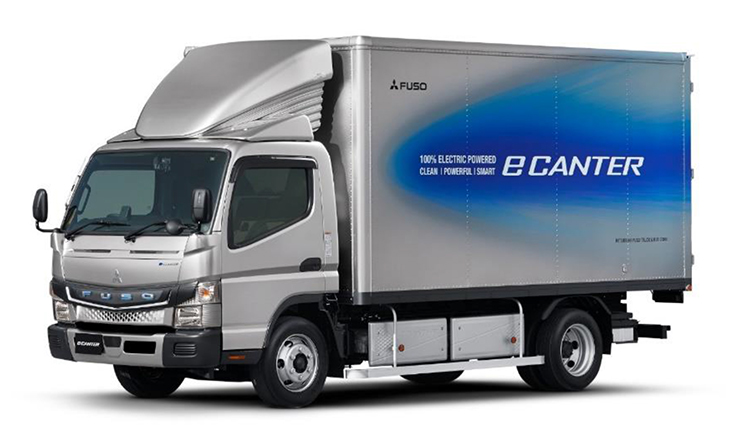 三菱食品は配送車両のCO2排出量削減へ向け、2月にEVトラック「eCanter」を導入。フル充電で100kmの走行性能を持つ