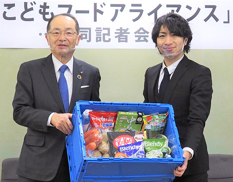 日本アクセスは持続可能な社会への貢献を目指し、全国の子育て家庭へ食品を届ける「こどもフードアライアンス」を開始。卸機能の活用でコロナ禍の困窮家庭を支援する