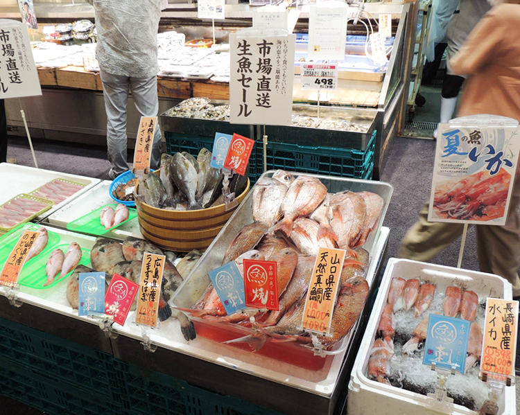 鮮魚売場で好評の市場直送生魚セール