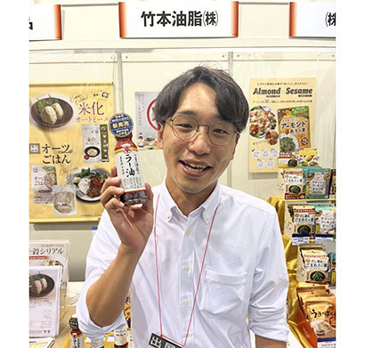 竹本油脂、「ごま油屋のラー油」好評　日本アクセス西日本秋季展示会で積極的PR