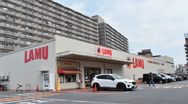 2020年4月に名古屋市に初出店したラ・ムー木場店。大黒天物産が運営する24時間営業のディスカウントストア