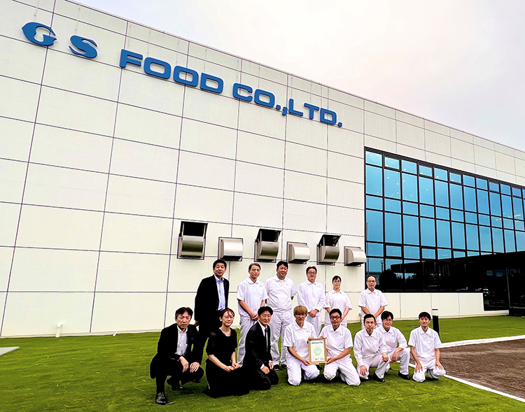 和歌山工場とFSSC22000認証取得に向けた食品安全チームのメンバー
