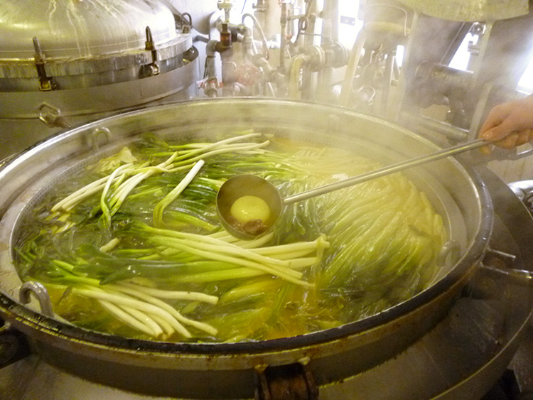 こだわり設備：「炊き出し釜」（野菜）