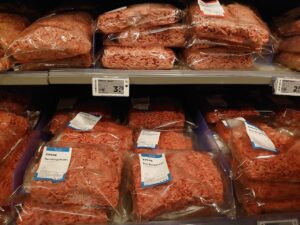 生鮮品はプラトレー廃止、オランダのスーパーで脱プラが加速