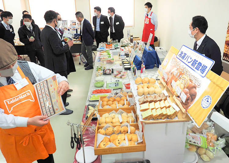 17日には新潟支店で朝食向け商品を一堂に集め、プレ商談会を開催