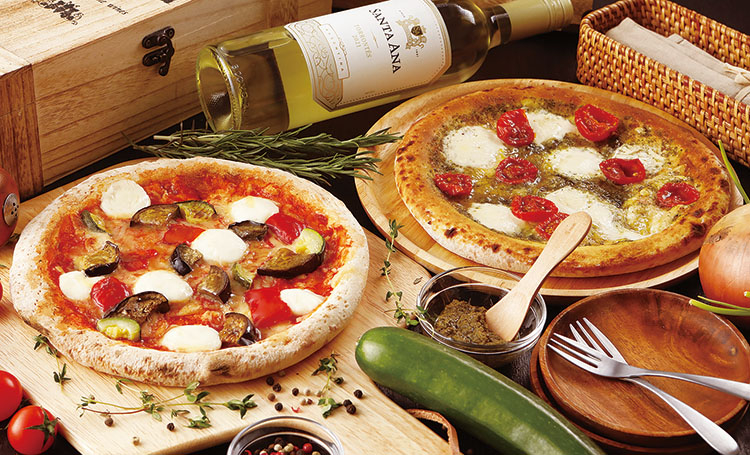 野菜や植物由来チーズを数種類組み合わせた、プラントベースのピザ「Green Pizza」