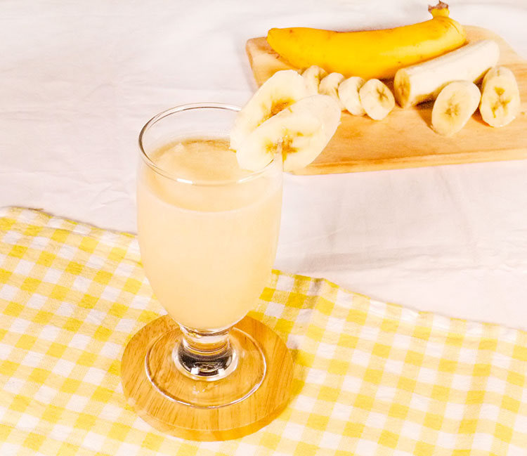 新商品のフローズンスムージーベースのバナナで作る「バナナスムージー」