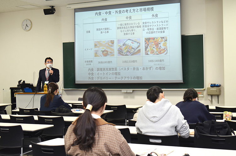 日本惣菜協会のDAの授業を受ける学生たち